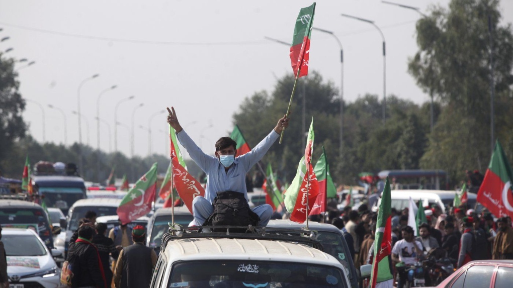 Pakistan Imran Khan protest: Authorities restrict cell, internet service [Video]