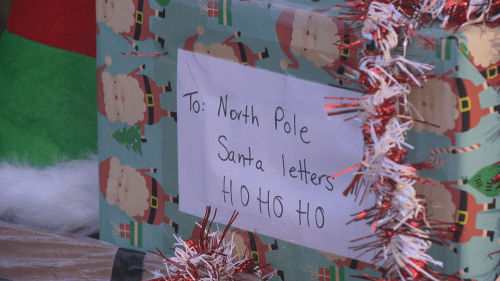 Striking Canada Post workers carry on a seasonal tradition [Video]