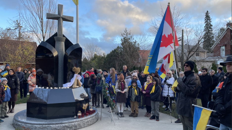 Candlelight vigil in Kitchener honours Holodomor victims and marks 1,000 days of Ukraine-Russia war [Video]