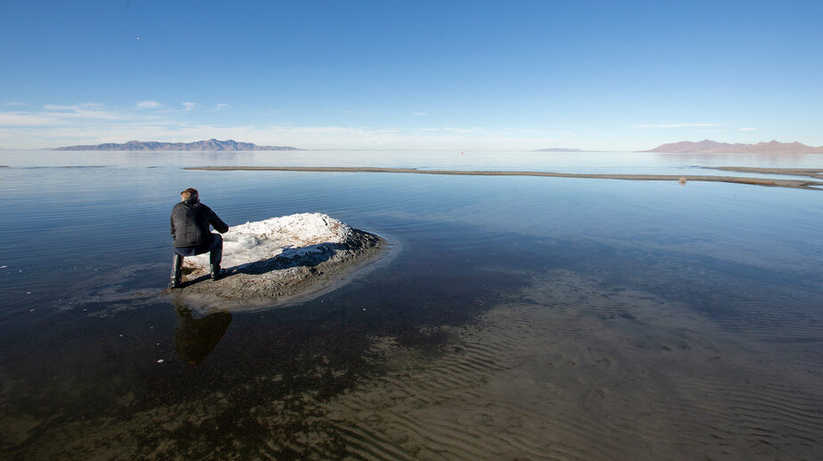 Mirabilite formations on Great Salt Lake, explained [Video]