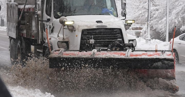 Saskatoon in cleanup mode as snow pounds the city [Video]