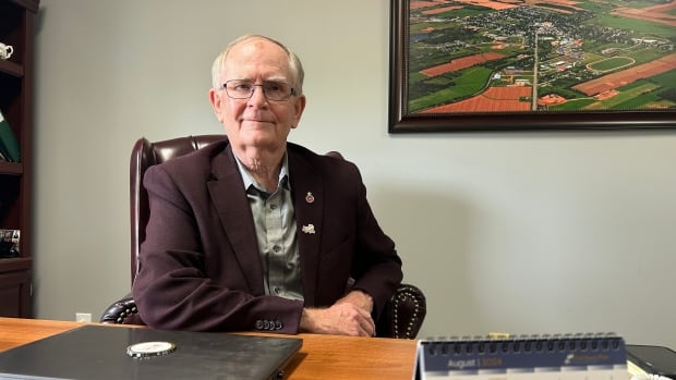 Mayor of central P.E.I. town quits after his council backs a pricey pickleball project [Video]