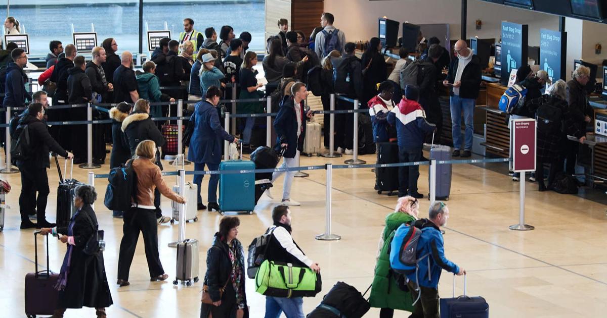 Eye Opener: Thanksgiving travel rush underway for many Americans [Video]