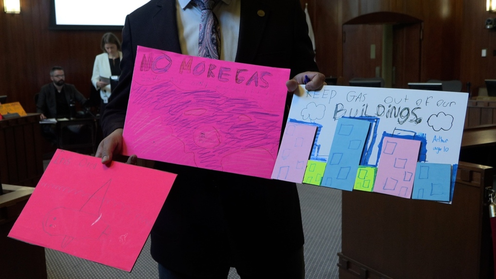 Vancouver councillors told to stop displaying children’s artwork at meeting [Video]