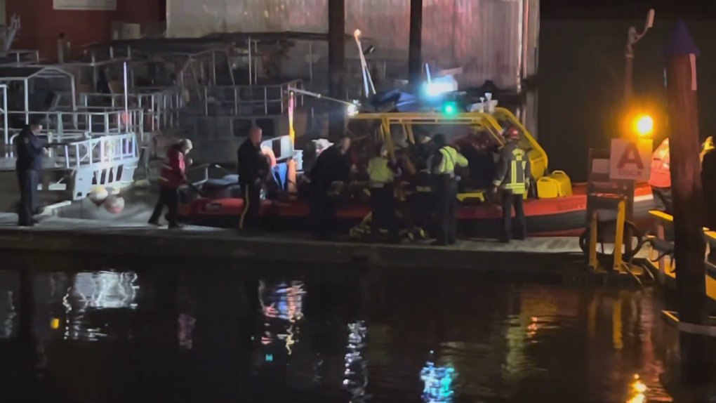 2 rescued after boat capsizes off Surrey’s Crescent Beach [Video]