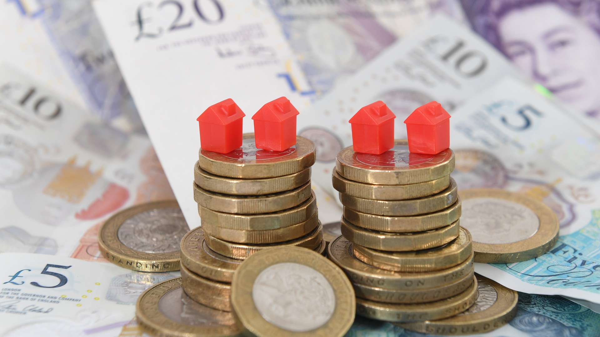 Major UK lender launches ultra short mortgage fix for first time – and you can get 250 cashback [Video]