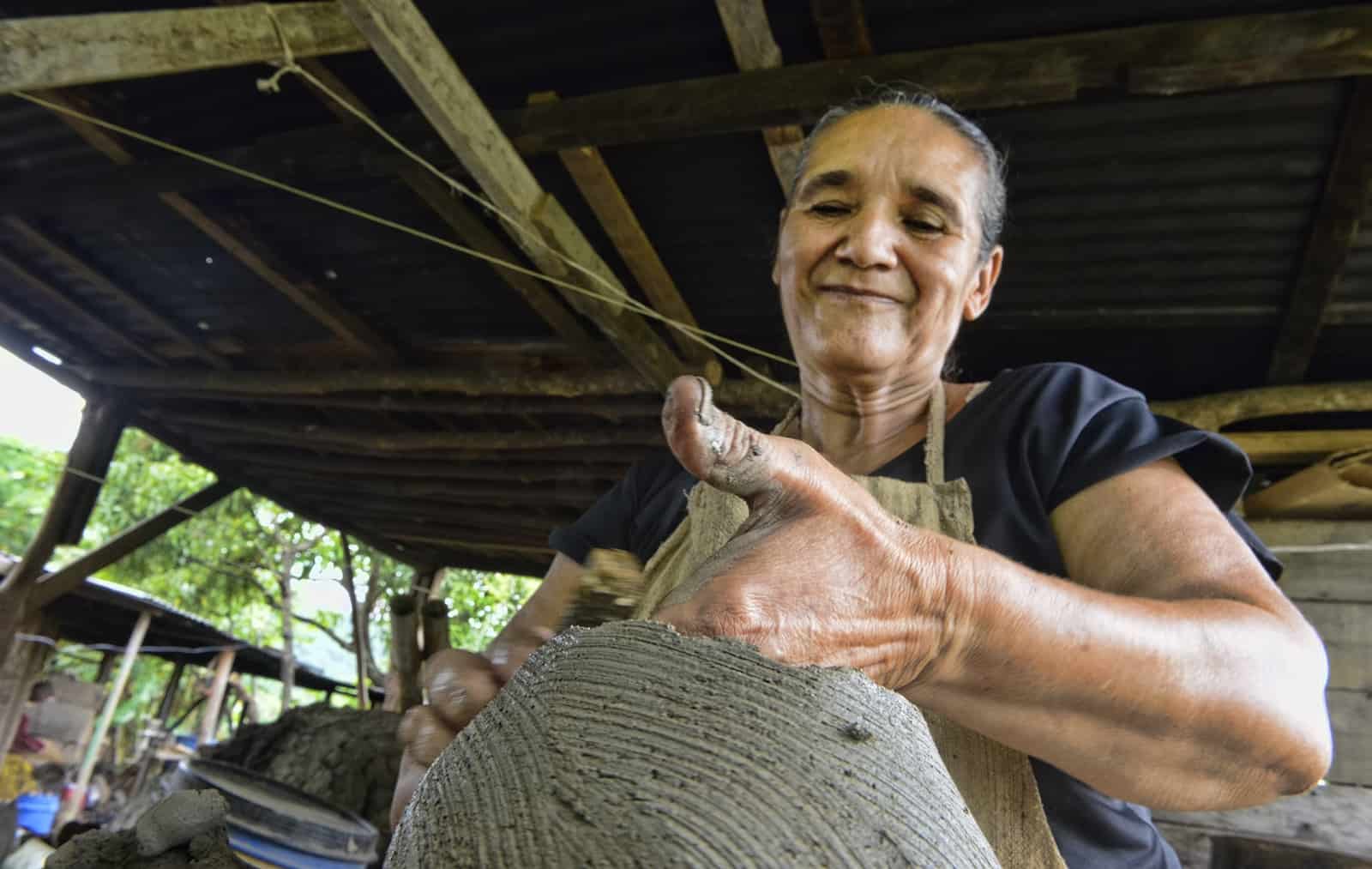 The Making of Traditional Costa Rica Pottery from Guaitil : [Video]