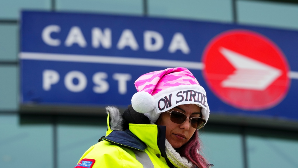 Canada Post workers continue to picket for negotiated settlement [Video]