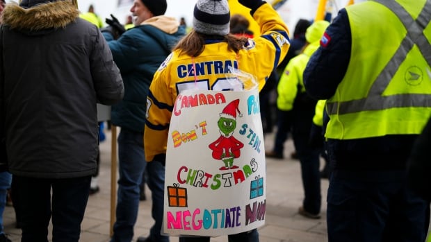 Canada Post strike marks 2 weeks during busy Black Friday shopping weekend [Video]