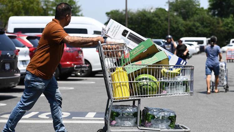 Expert: Trump’s additional import tariffs will burden U.S. consumers [Video]