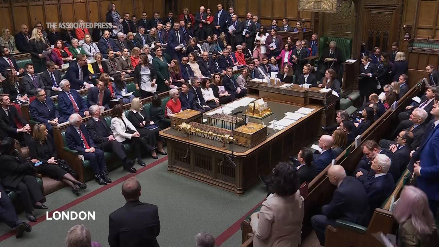 Video: British lawmakers give initial approval to assisted dying bill for terminally ill adults [Video]