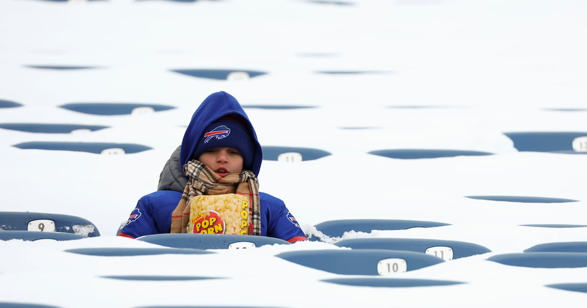 Lake-effect snow heading for New York state could disrupt travel and football  Boston 25 News [Video]