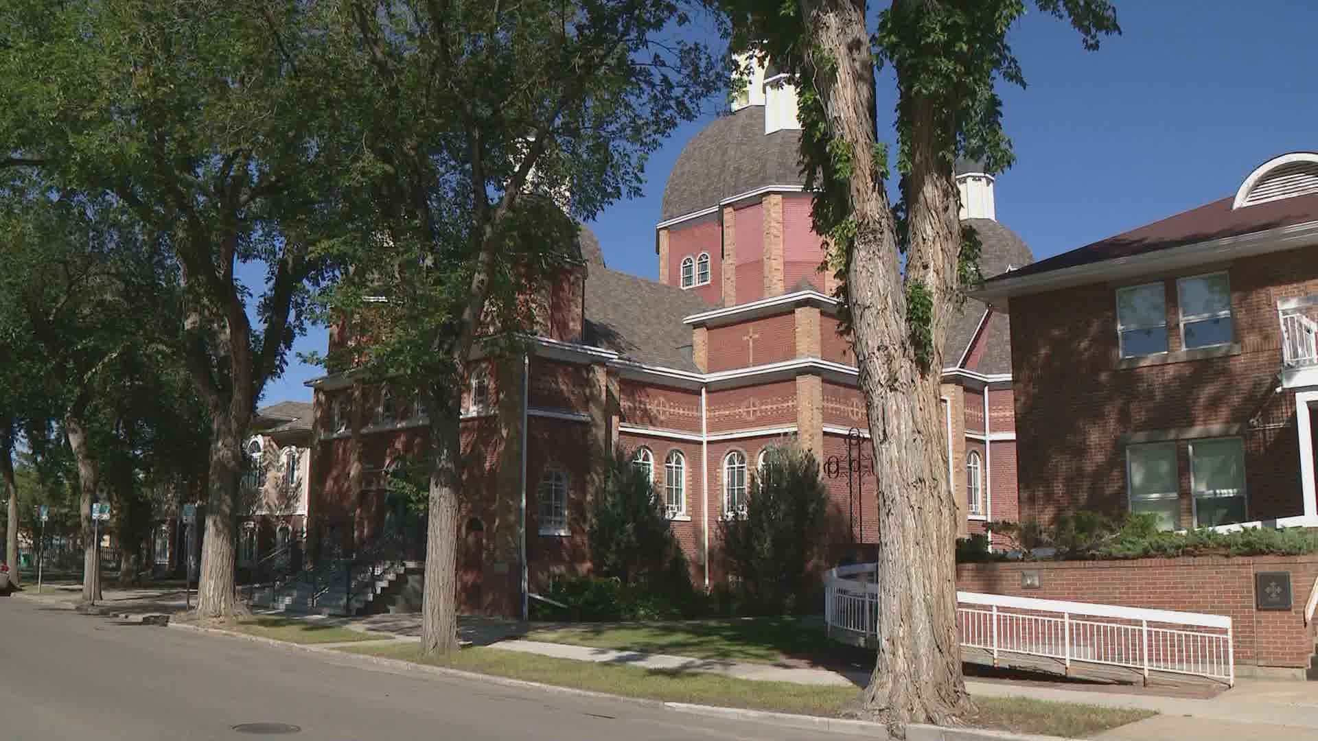 Saskatchewan priest accused of sexual assault of a minor takes the stand [Video]