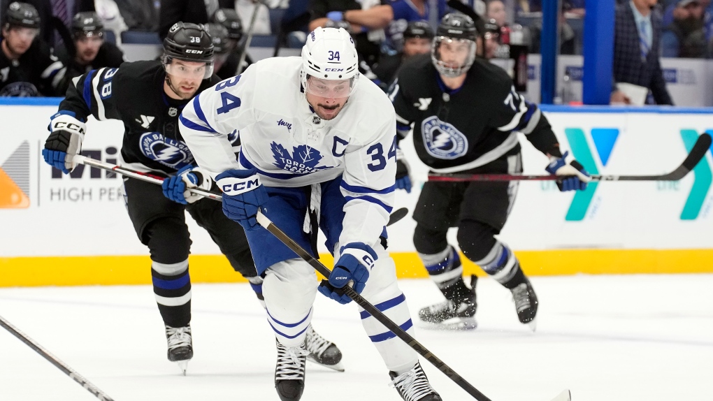 Auston Matthews picks up two assists in his return to the lineup as Maple Leafs top Lightning 5-3 [Video]