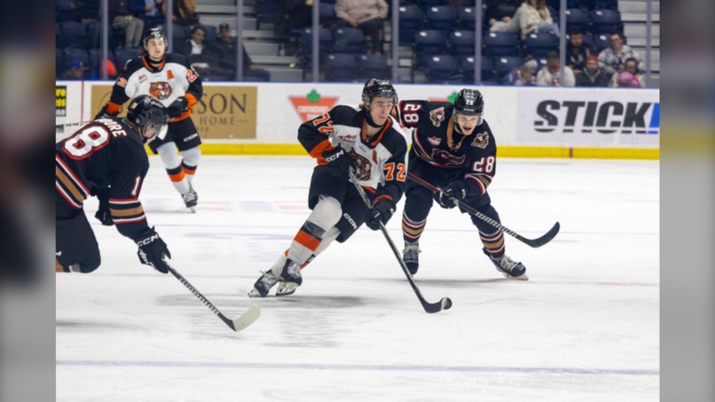 Medicine Hat Tigers defeat Calgary Hitmen 7-3 [Video]