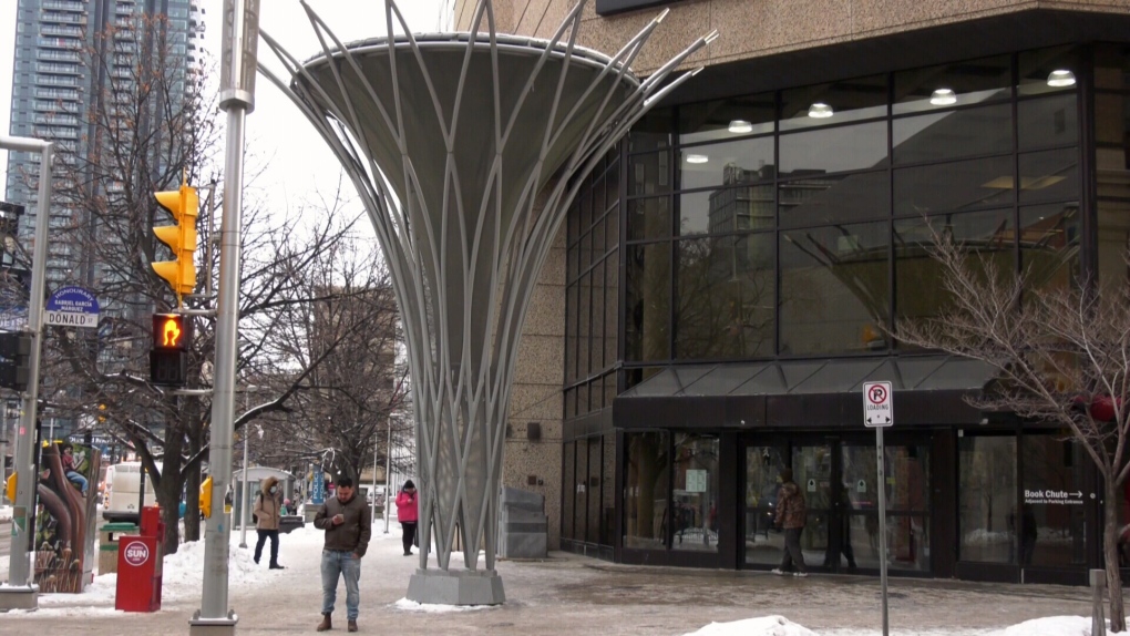 Woman arrested in Skywalk after wielding knife, threatening security: police [Video]