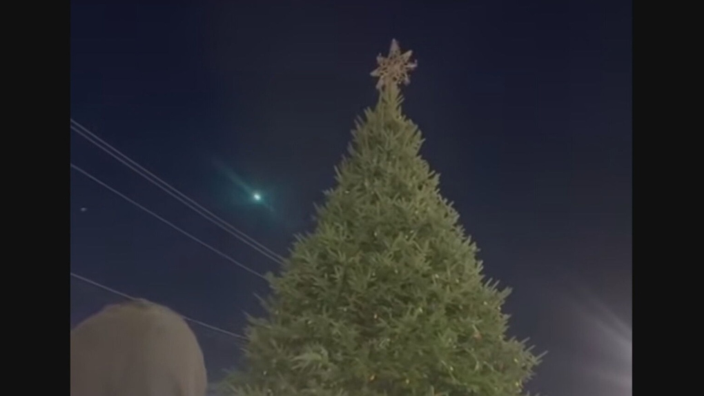 Shooting star shines over tree lighting in N.S. [Video]