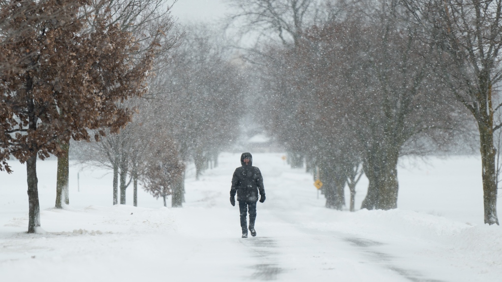 Intense Ontario snow strands vehicles, knocks out power [Video]