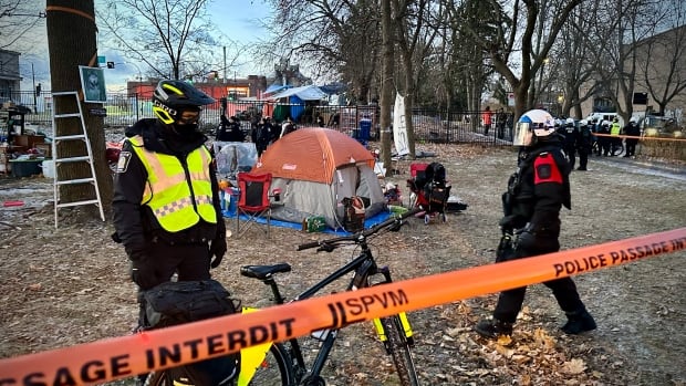 Montreal police move in to dismantle part of homeless encampment east of downtown [Video]