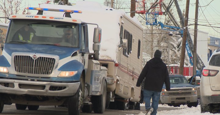 Calgary police, tow trucks descend on Moraine Road NE, remove RVs – Calgary [Video]