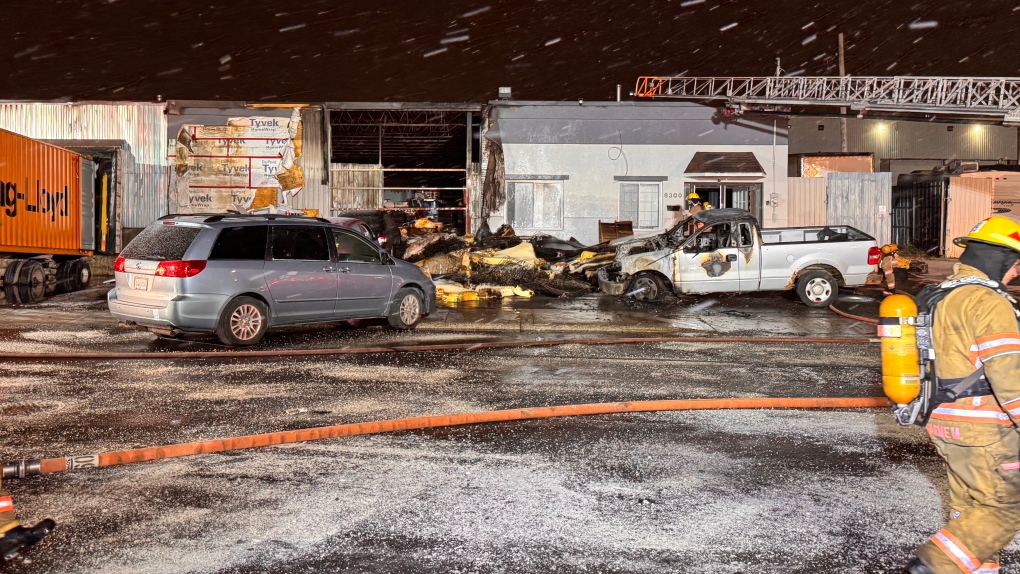 5 vehicles torched in suspected arson in Saint-Leonard [Video]