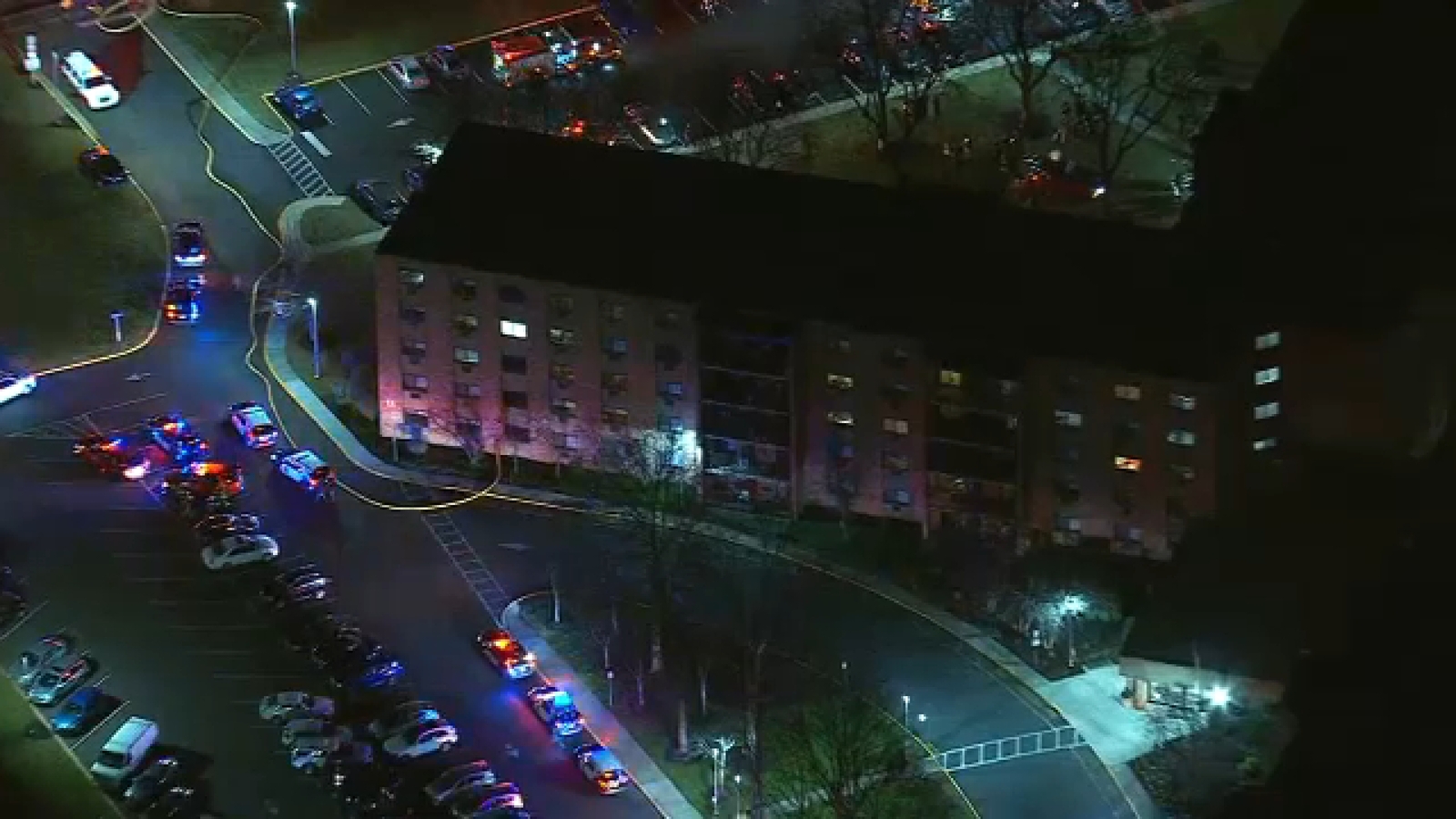 Fire at Menlo Manor in Edison, New Jersey leaves 10 people injured, including 2 in critical condition [Video]