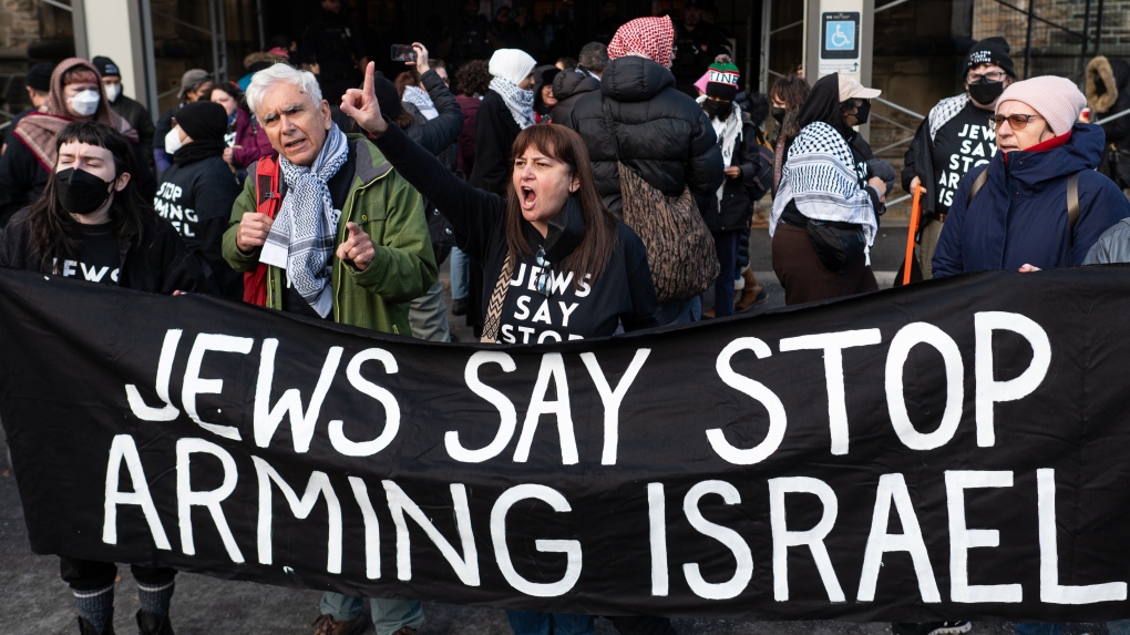 Pro-Palestinian demonstrators occupy Ottawa Parliament building [Video]