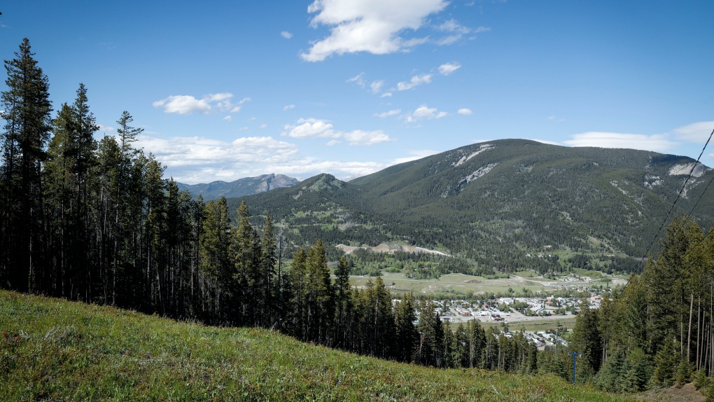 Residents debate Grassy Mountain coal mining applications [Video]