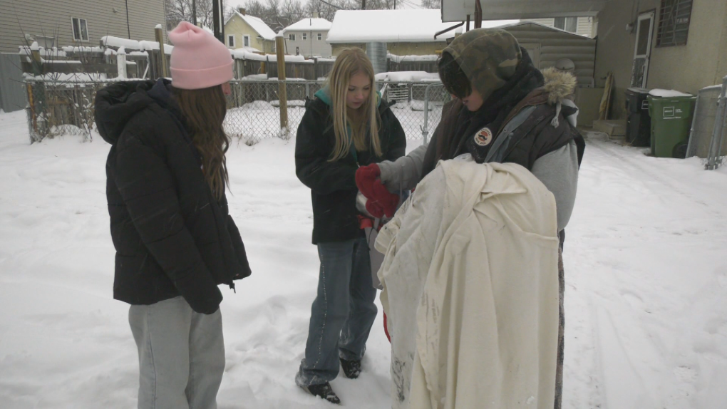 Beaumont teen helping Edmontonians experiencing homelessness [Video]