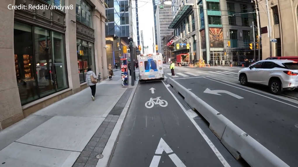 Toronto ambulance forced to use bike lane to avoid traffic [Video]