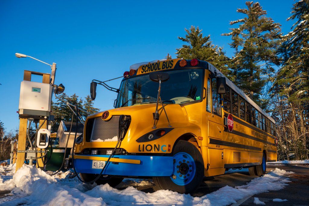 Electric bus maker facing complaints from Maine school districts is strapped for cash [Video]