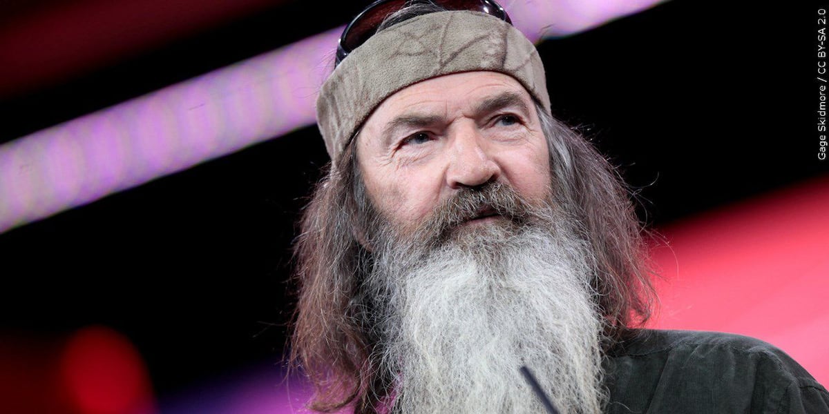 Phil Robertson, Duck Dynasty star, diagnosed with Alzheimers disease, family says [Video]