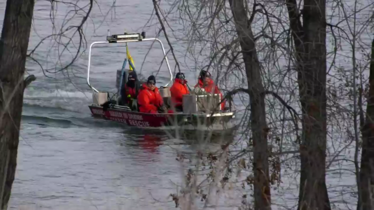 Saskatoon crews searching river for body of missing man [Video]