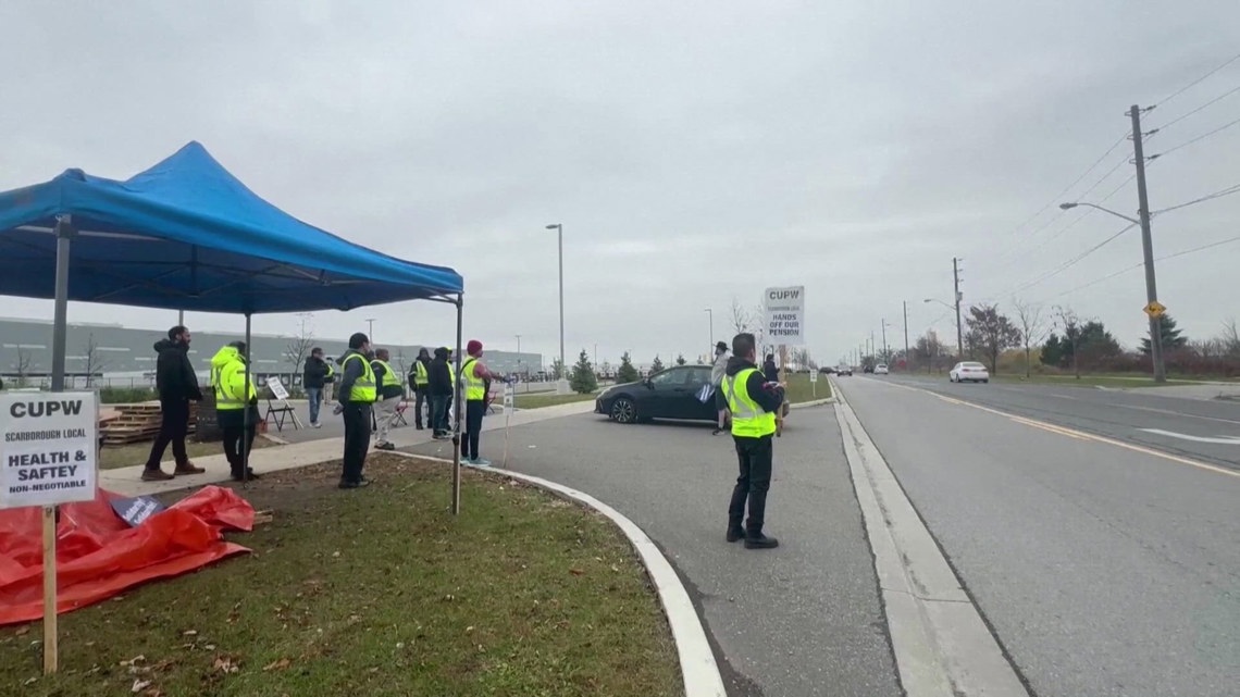 US Postal Service suspends Canada mail delivery amid national workers’ strike [Video]