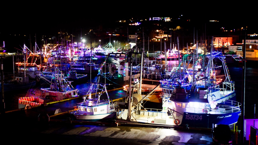 Newfoundland: Town honours fishers with harbour lights [Video]