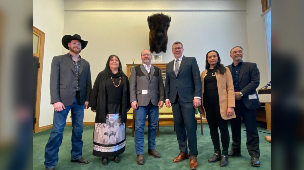 Bison shoulder mount gifted to Saskatchewan Legislature [Video]