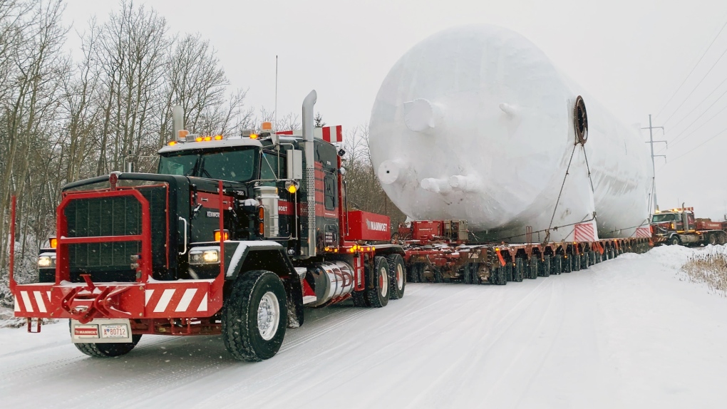 Wide load travelling from Edmonton to Fort McMurray [Video]