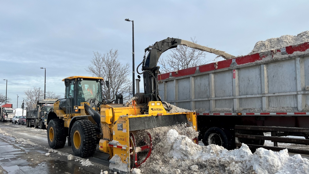 Montreal begins first snow-loading operation [Video]