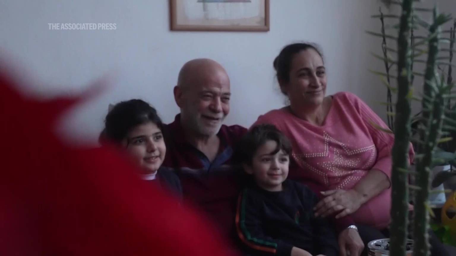 Video: After 32 years in a Syrian prison, Lebanese man returns home [Video]