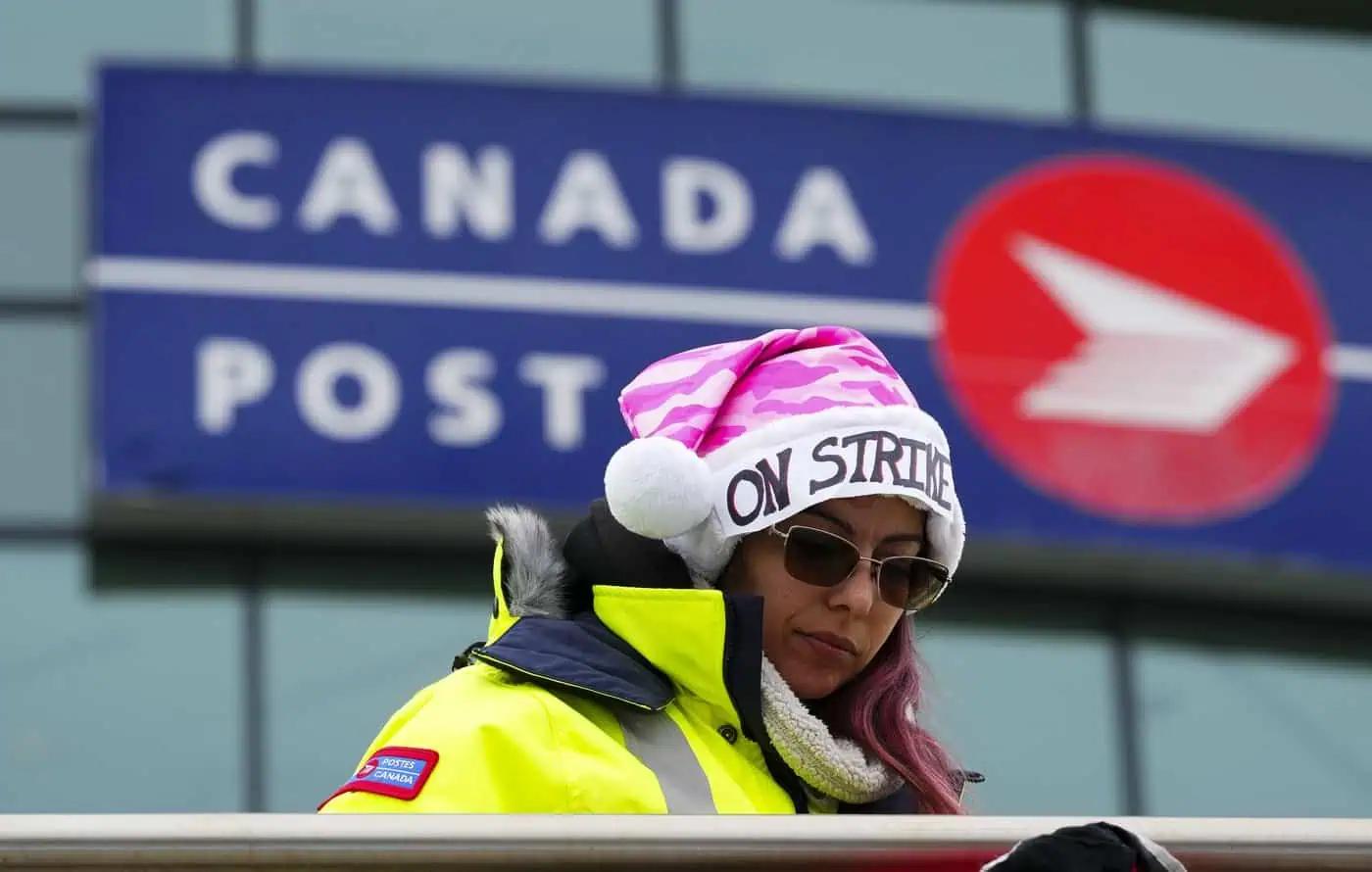 Tensions rising between Canada Post, union as strike nears four-week mark [Video]