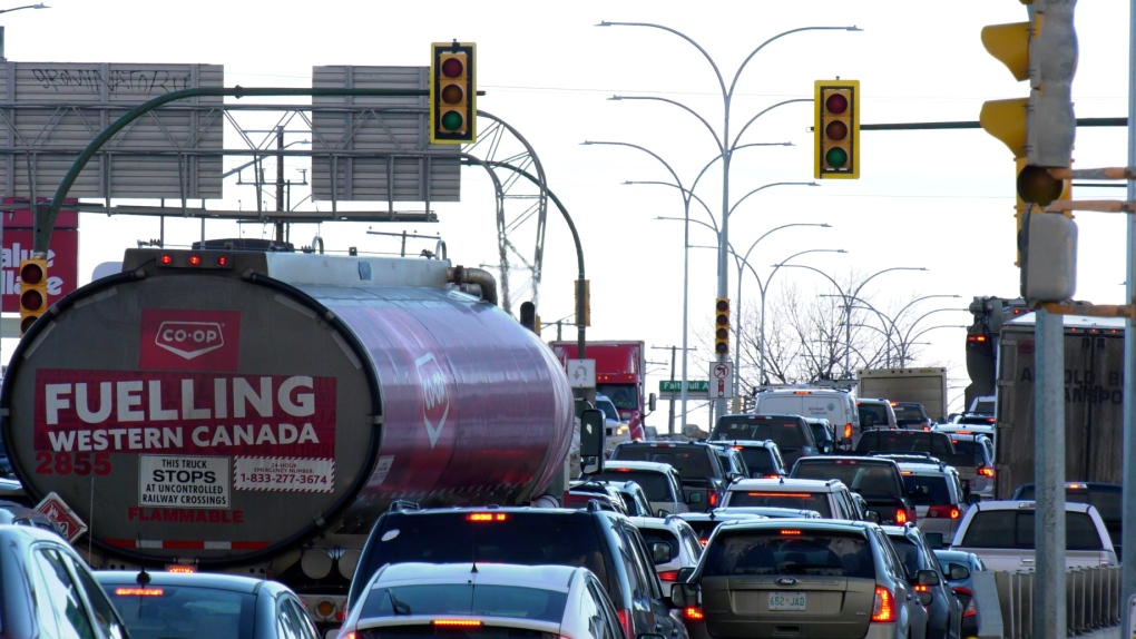 Saskatoon power outages not related, city says [Video]