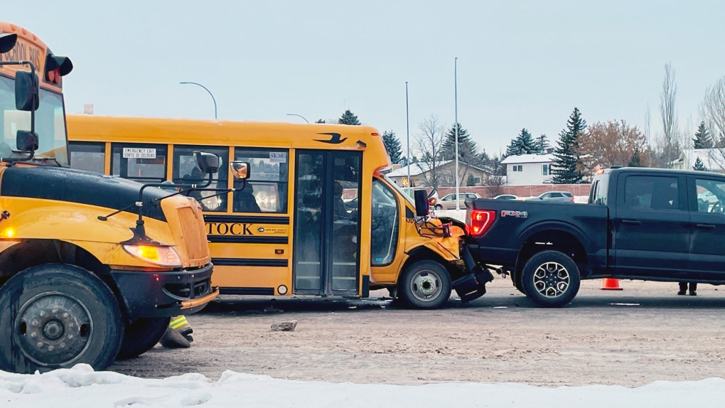 School buses involved in Terwillegar Drive crash [Video]