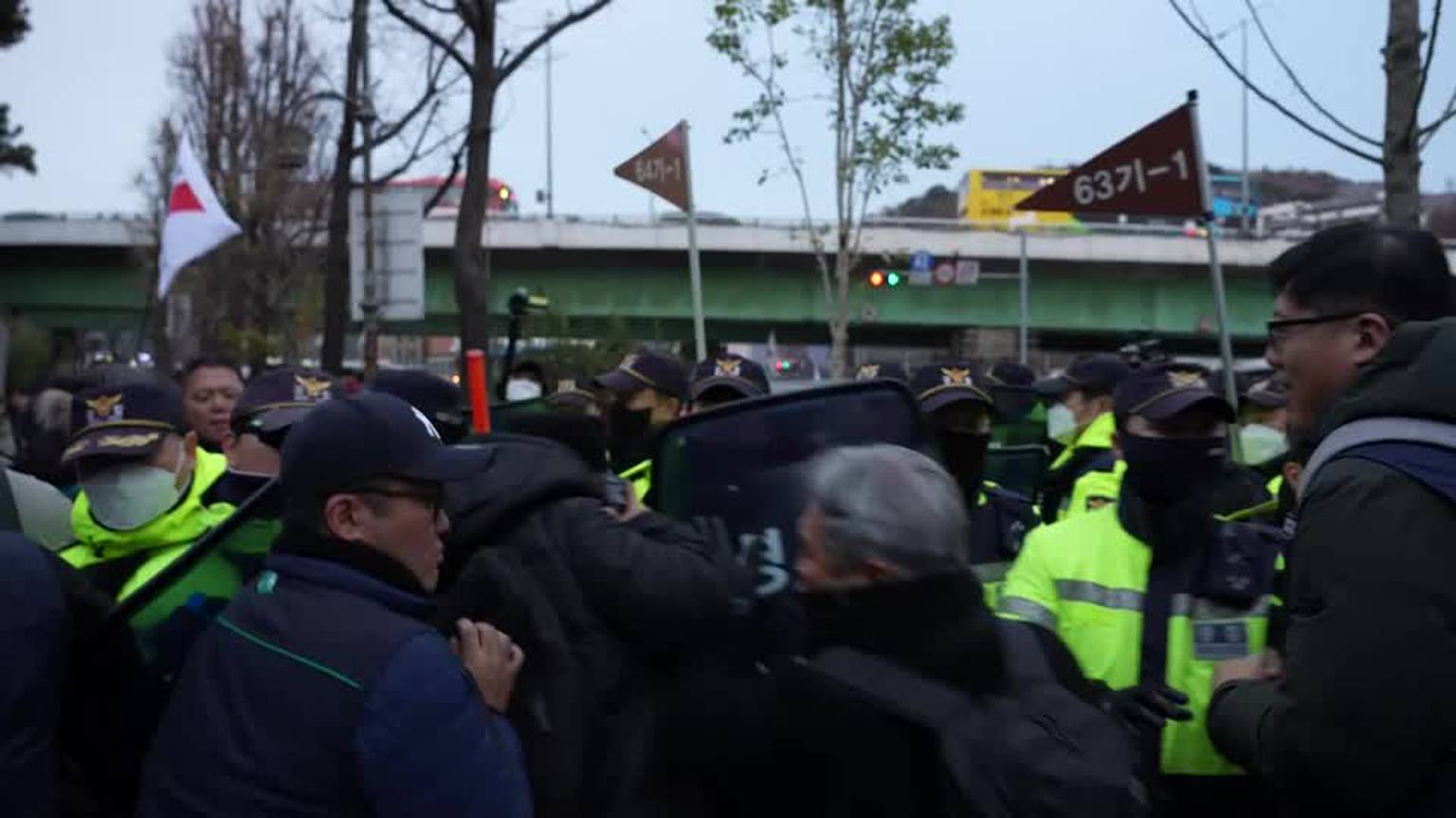 Video: Protests at South Korean leader’s home as he fights impeachment [Video]