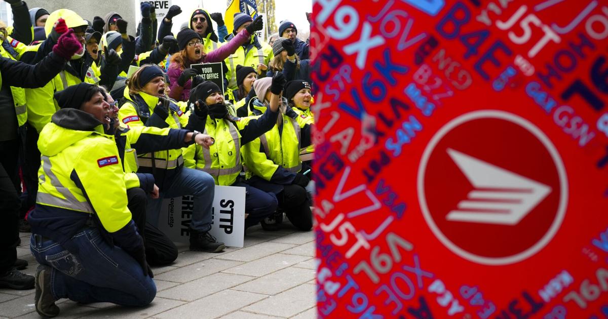 Federal government orders end to Canada Post strike while commission tries to reach new contract [Video]