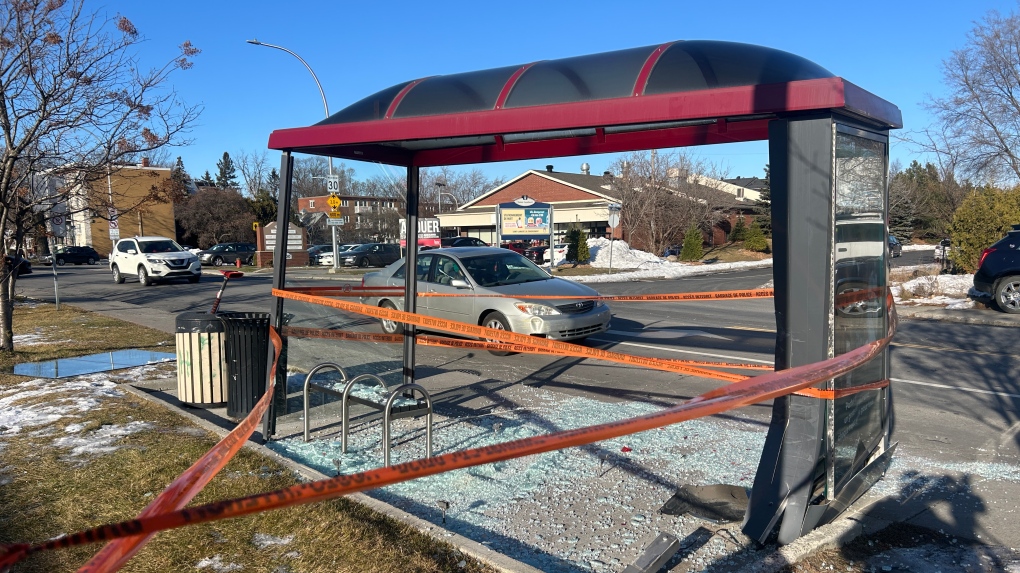 4 people injured after car crashes into bus shelter in Longueuil [Video]