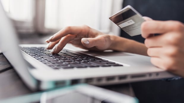 Buying or selling online? Beware of scammers and question everything, police and fraud victims warn [Video]