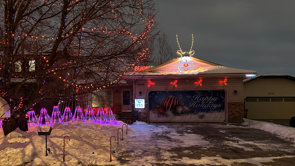 Regina homes decorated with Christmas lights for a worthy cause [Video]