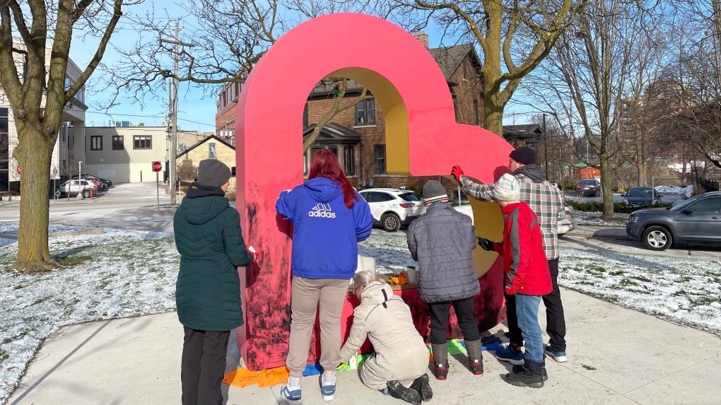 Group of volunteers restore Heart of Uptown following vandalization [Video]