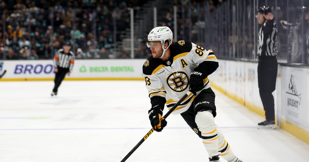 Pastrnak has goal and 3 assists as Bruins beat Canucks 5-1  Boston 25 News [Video]