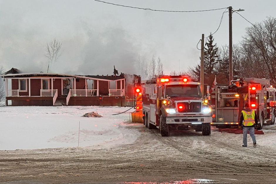 House fire in Steinbach leaves family safe but home destroyed – SteinbachOnline.com [Video]